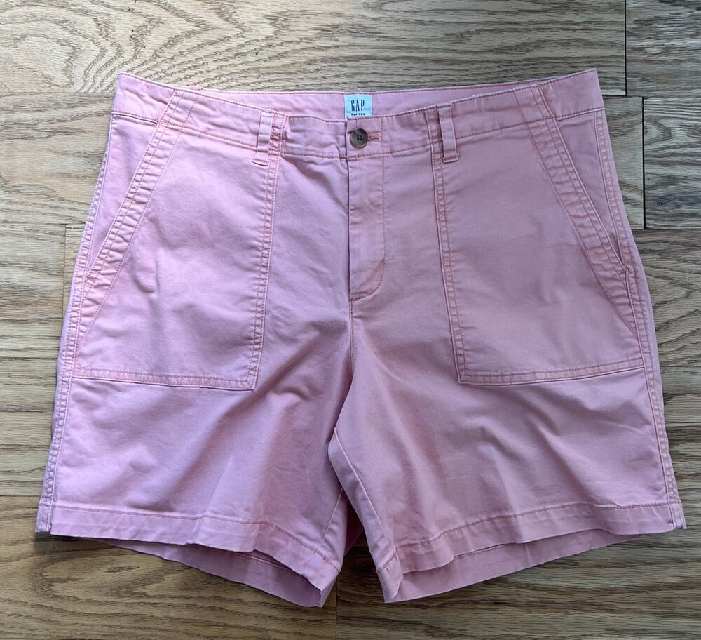 GAP Girlfriend Khaki Shorts in Pink